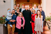 Przyjęcie w ogrodach proboszczowskich z okazji 30 - lecia kapłaństwa
